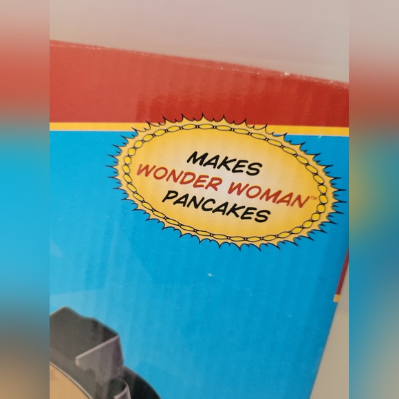NEW in Box DC Comic's WONDERWOMAN Pancake Maker. - Picture 6 of 9
